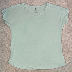 Cariloha L tee, light pistachio green color